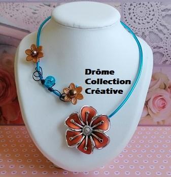 collier fleurs marrons